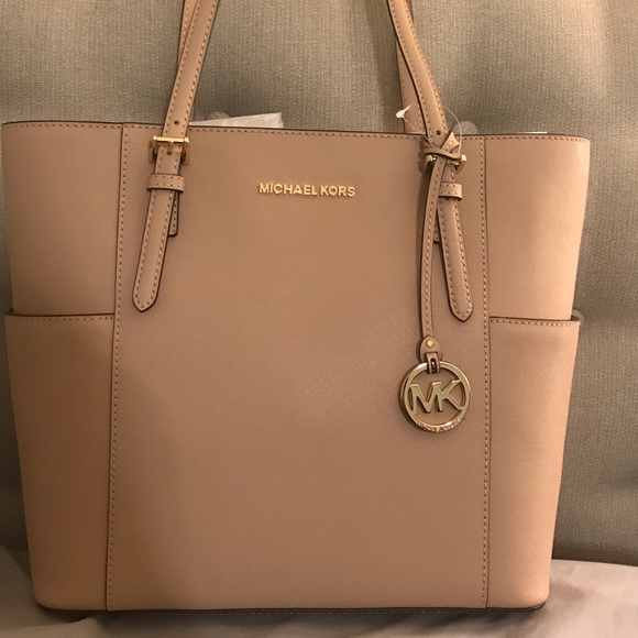 SOLD... Michael Kors leather purse - Picture 1 of 1